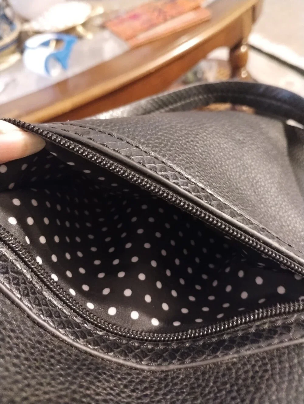LuLu By LuLu Geniuss Black Leather Snake Skin; Kiss Lock Chainlink Stachel